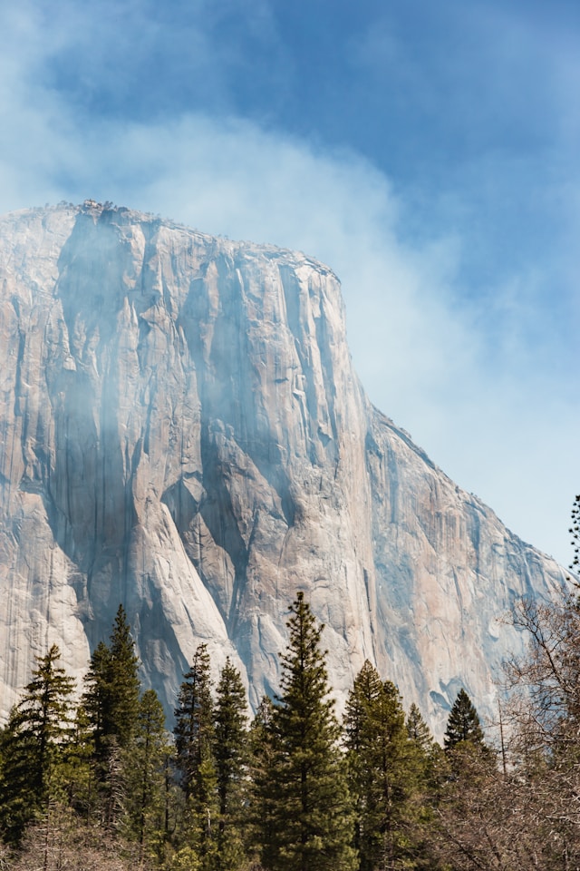 A image of a cliff